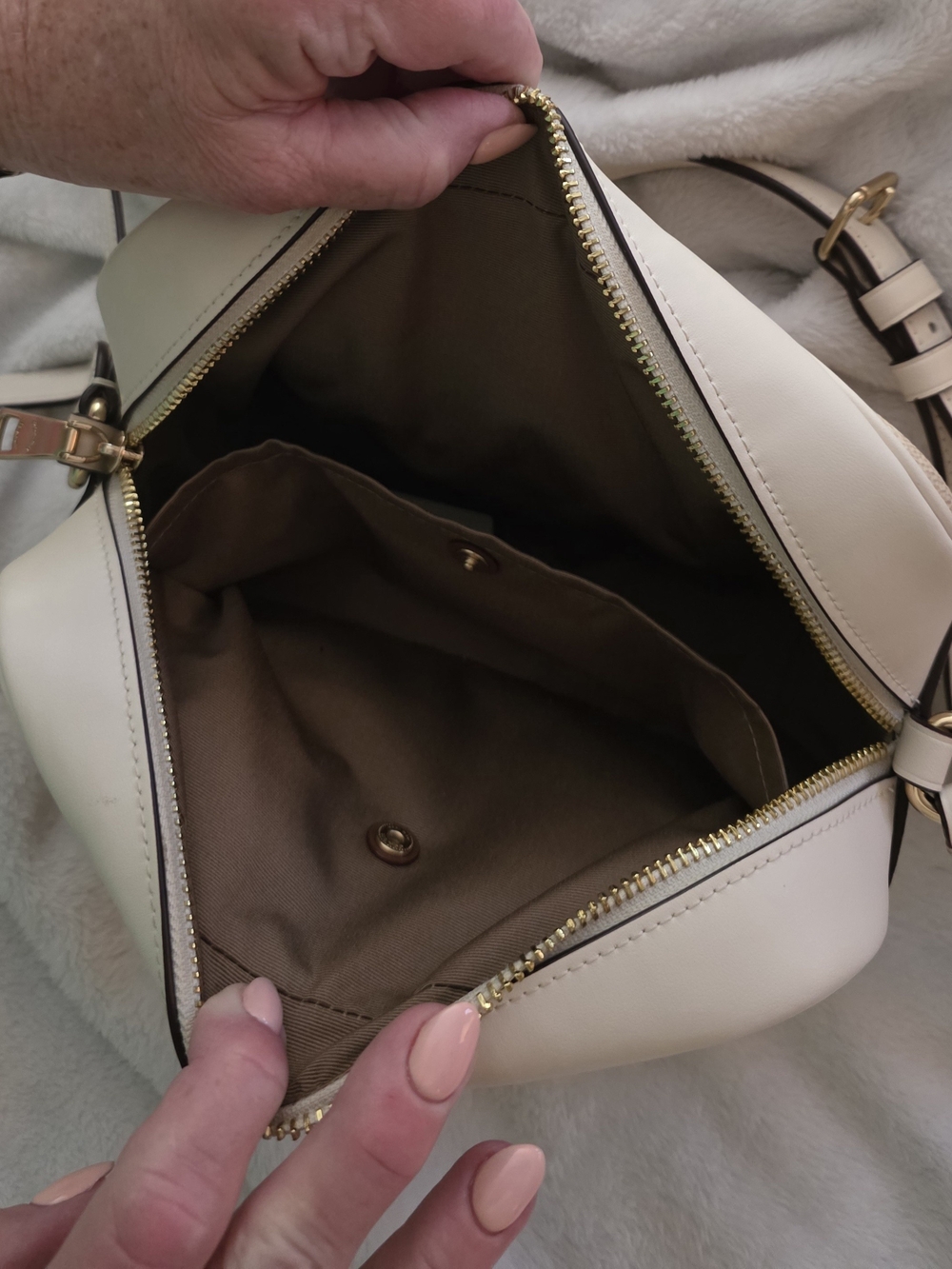 Women's Cream Leather Crossbody Bag - Minimal Chic